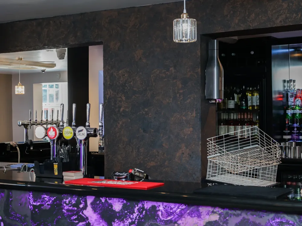 Nightclub in black and bronze textured plaster